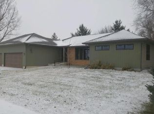 839 Lake Shore Dr, Nevada, IA 50201
