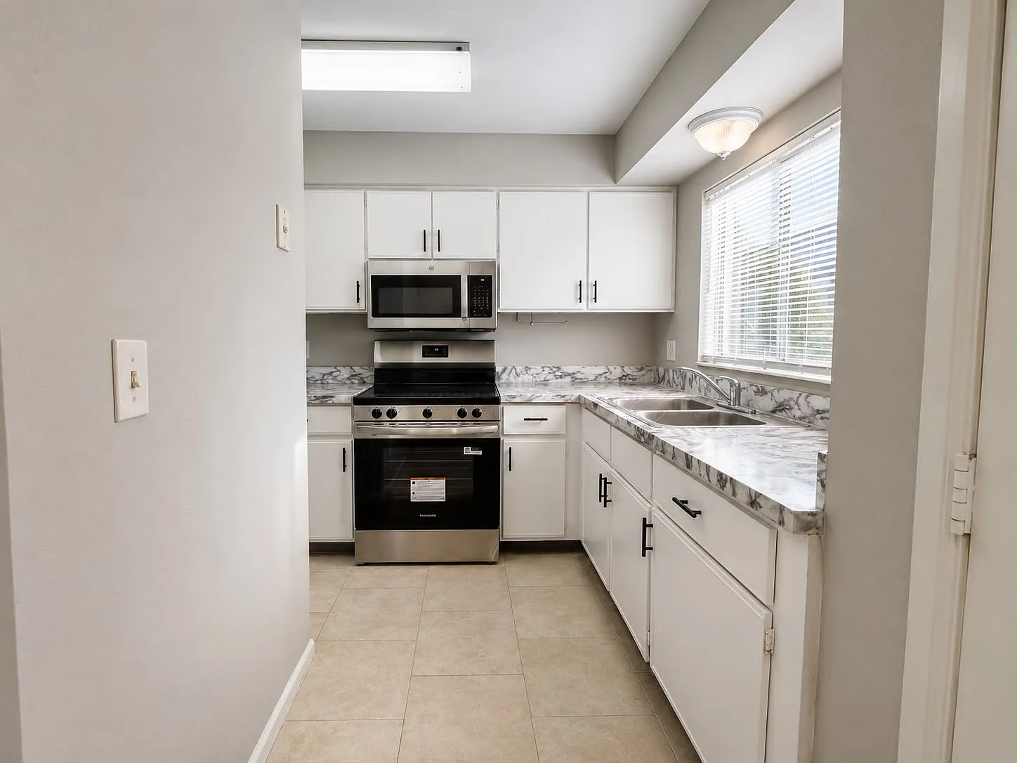2 bed, 2.5 bath, 1088 sqft, $1,650 — Photo 3