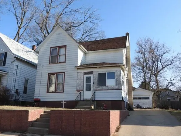 803 S James Ave, Freeport, IL 61032