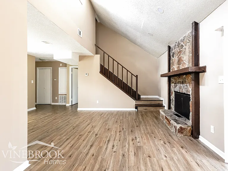 3716 Clayborn Dr — Photo 4