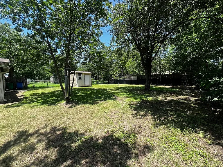 409 Oscar St — Photo 17