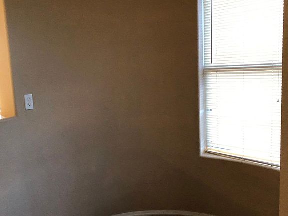 4th image of 4820 Raven Ave
