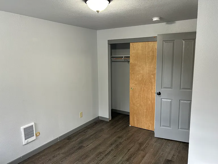 950 NW Hobart Ave — Photo 43
