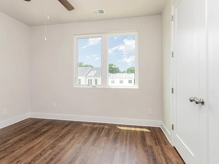 212 Mattoon St — Photo 14