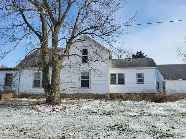 801 Main St, Crescent City, IL 60928