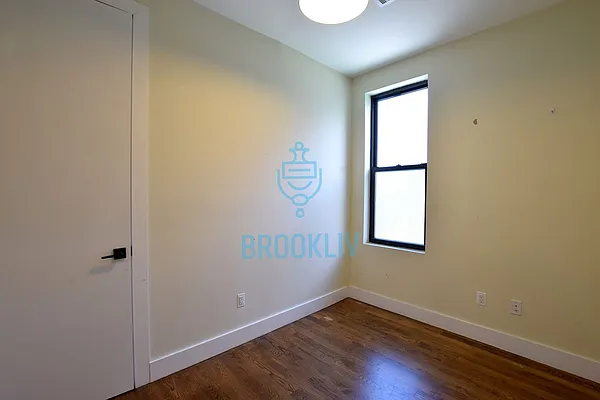 Rented by null | media 32