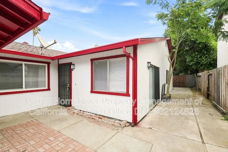 3 bed, 2.0 bath, 1154 sqft, $3,100 — Photo 2