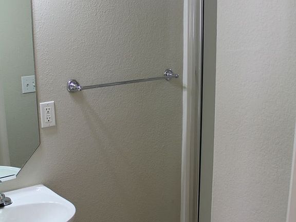 5th image of 952 Clearwater Cir