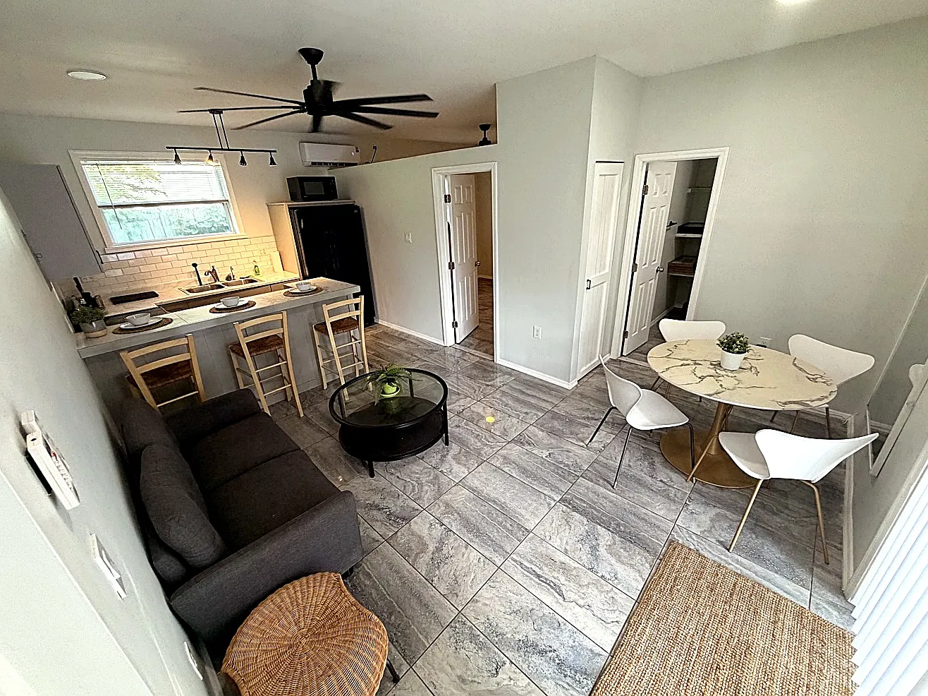 1 bed, 700 sqft, $1,900 — Photo 2