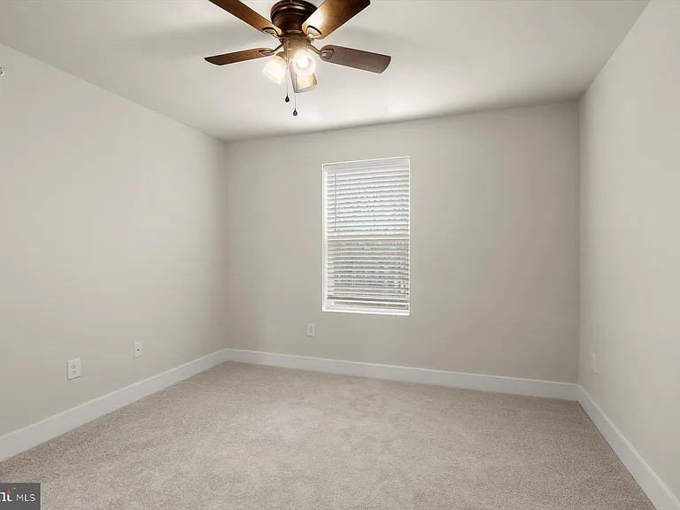 304 Sweetbay Rd — Photo 31