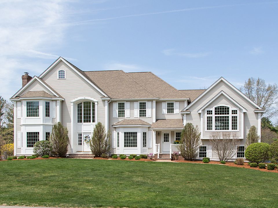 1st image of 6 Brook Hollow Dr