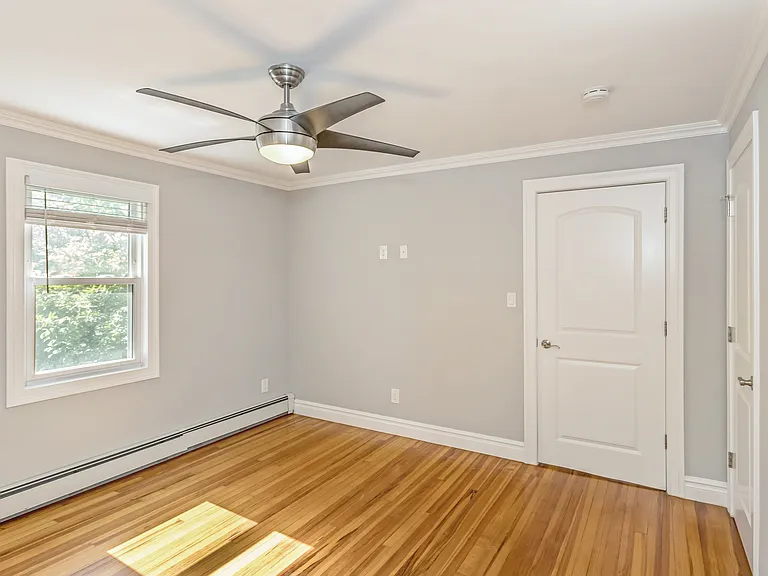 104 Sheridan Ave — Photo 22
