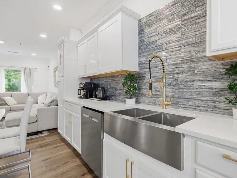 21845 Jarvis Sq — Photo 7