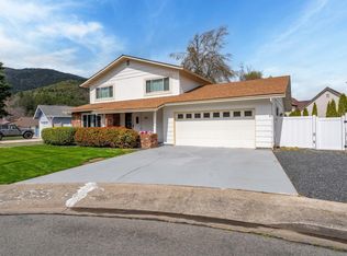 109 Hickory Dr, Rogue River, OR