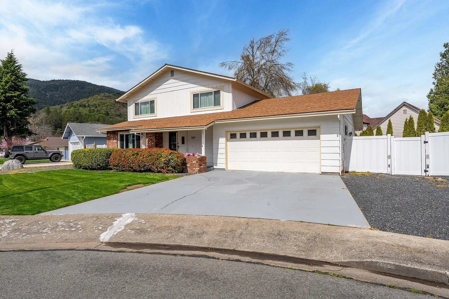 109 Hickory Dr photo 1