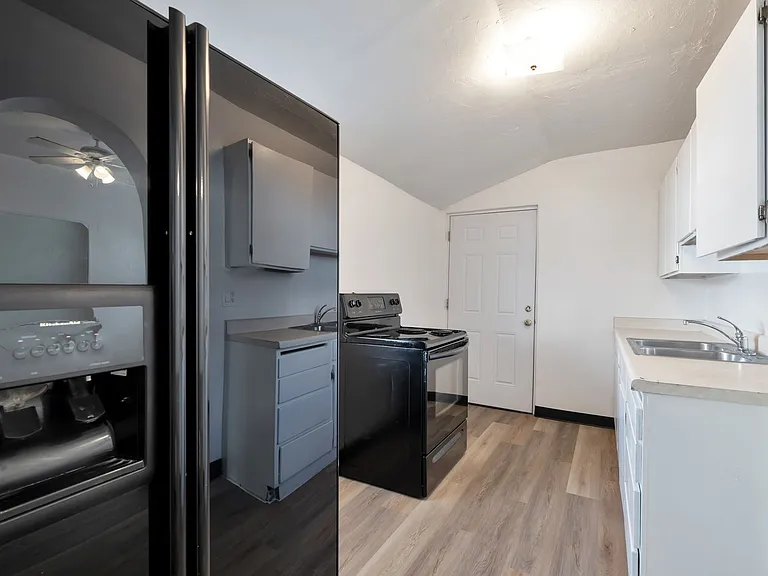 2340 Eccles Ave — Photo 1