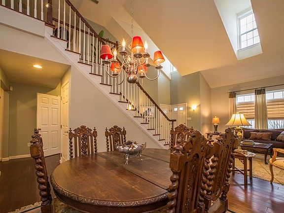 3rd image of 5765 Montville Dr