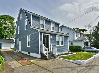 15 Franklin St, Williston Park, NY 11596