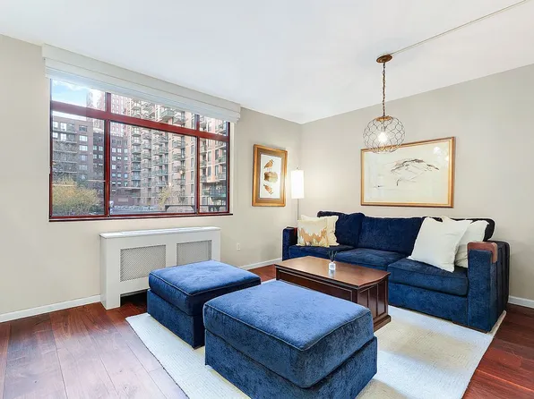 350 Albany St APT 2E, New York, NY 10280