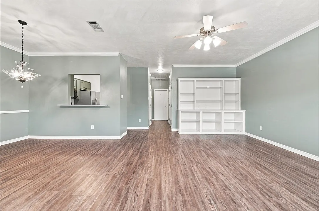2 bed, 1128 sqft, $1,600 — Photo 2