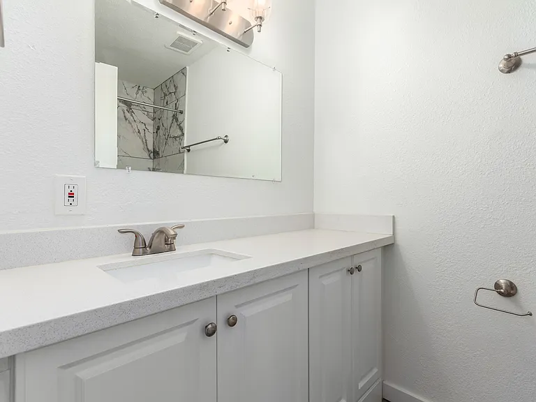 1911 E Amelia Ave #7 — Photo 10
