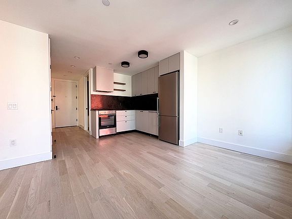 4th image of 260 Gold St APT 1105