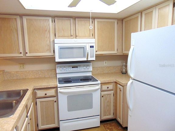 2nd image of 320 Island Way APT 606