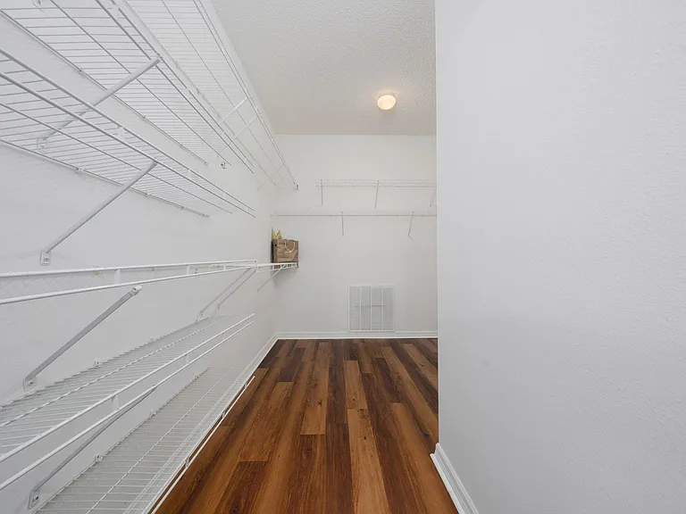 9724 Myrtle Creek Ln — Photo 31