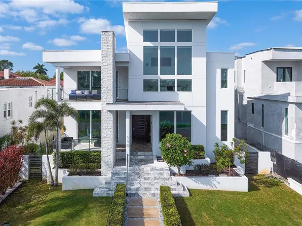 110 Palmera Blvd NE, Saint Petersburg, FL 33704