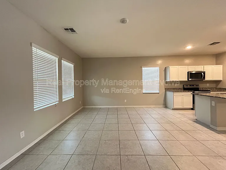 6511 W Magdalena Ln — Photo 5
