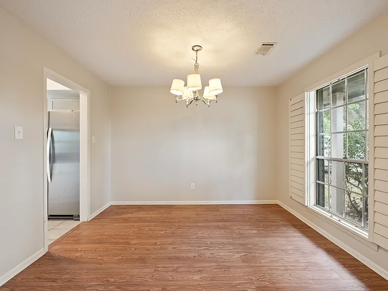 719 Reseda Dr — Photo 6