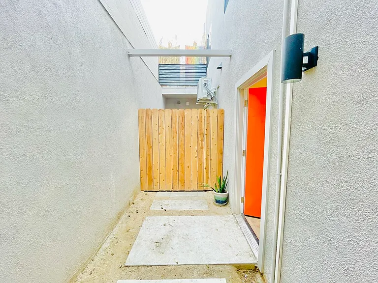 944 Pacific Ave #2 — Photo 12