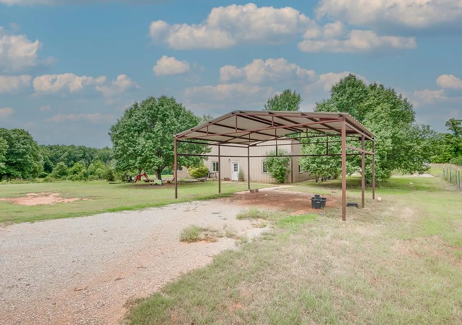 Country Living at Its Finest 40 Acres, Shops & Barndominium — Photo 2