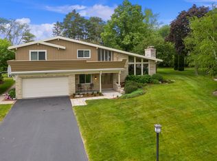10417 N Greenside Ct, Mequon, WI 53092
