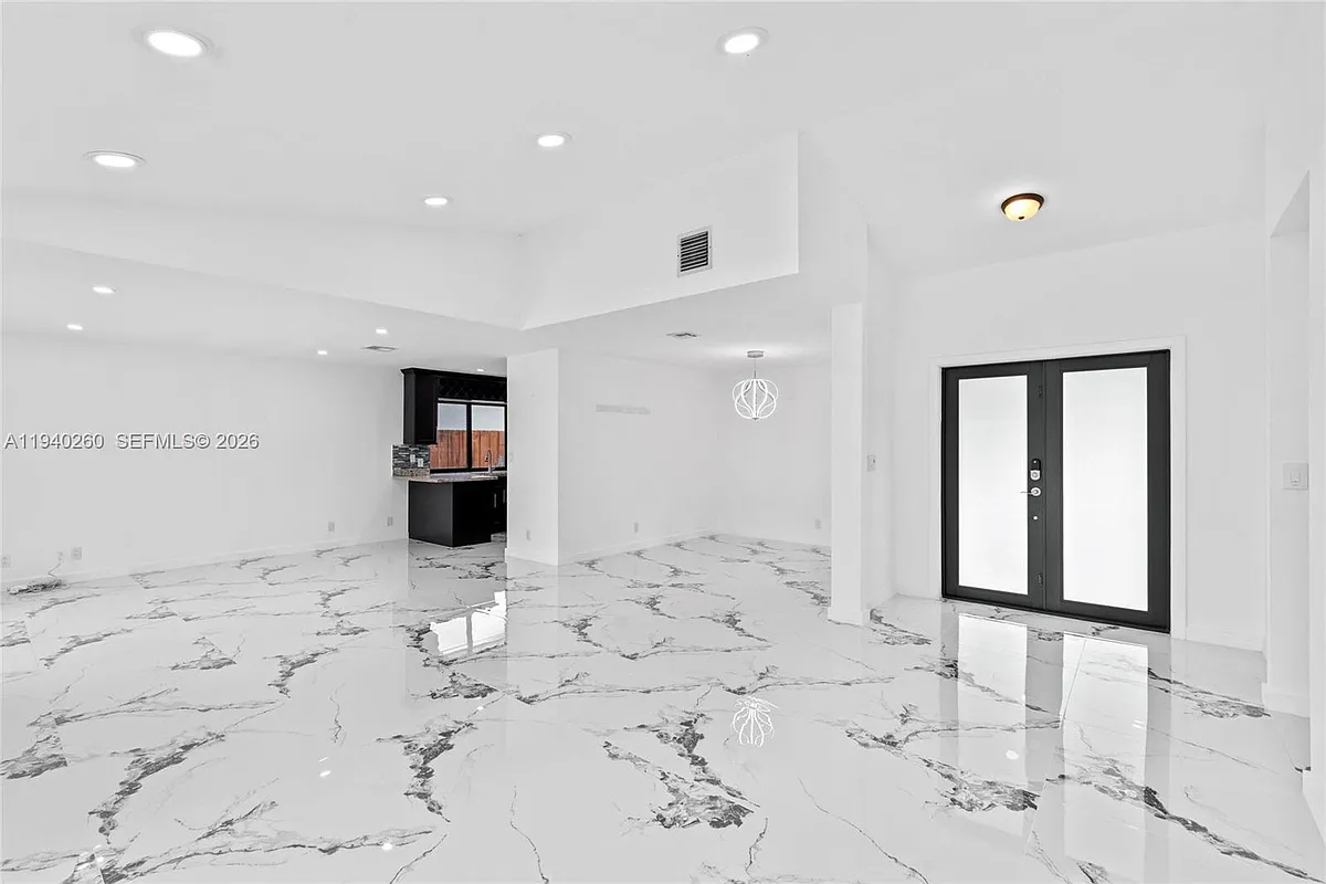Building Photo - 730 SW 95th Ter