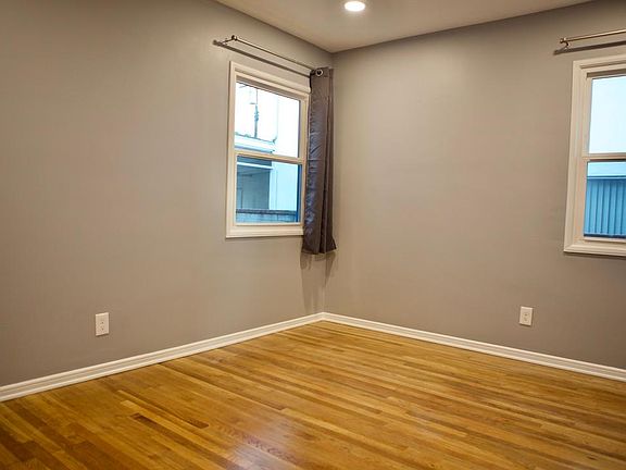 5th image of 2330 Schoolside Ave