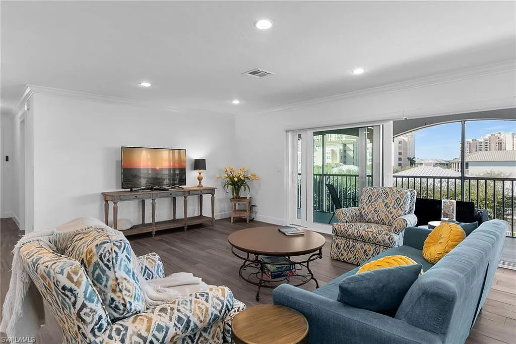 3 bed, 3.0 bath, 2192 sqft, $4,375 — Photo 3