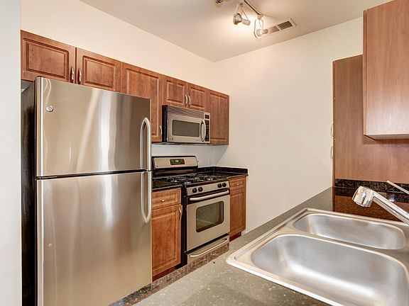 4th image of 306 Centre Park Cir #306