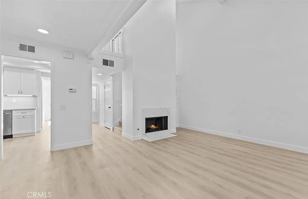 3 bed, 1447 sqft, $5,200 — Photo 2