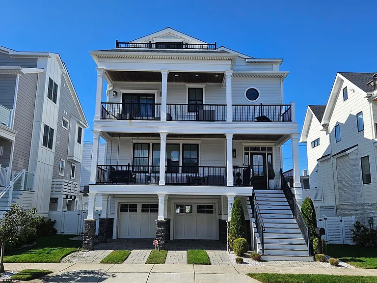 102 S Essex Ave — Photo 2