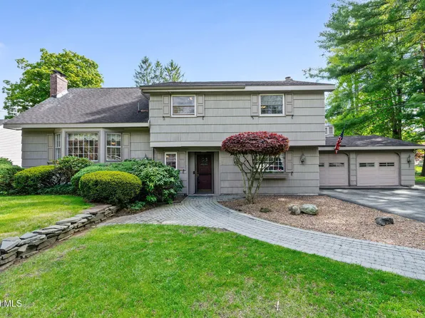 8 Lancaster Drive, Glenville, NY 12302