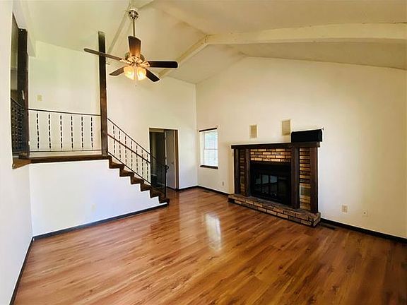 3rd image of 1415/1417 La Chateau Dr