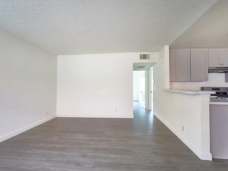 4619 Rosewood Ave — Photo 7