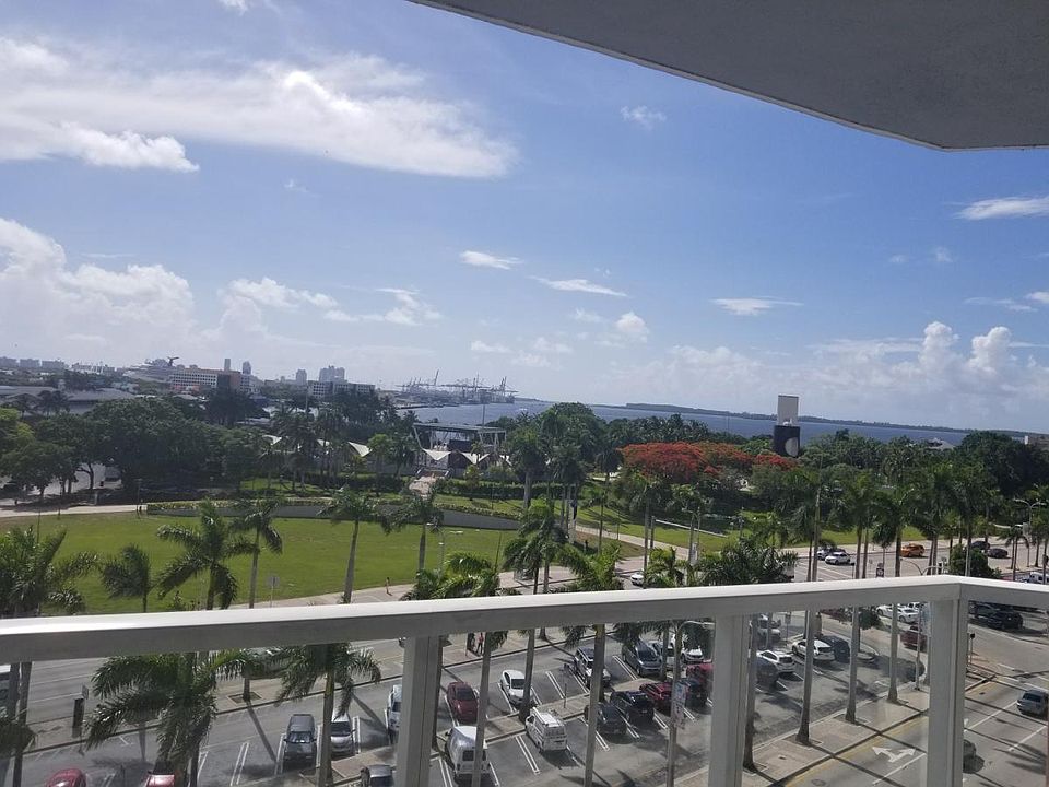 1st image of 244 Biscayne Blvd APT 601N