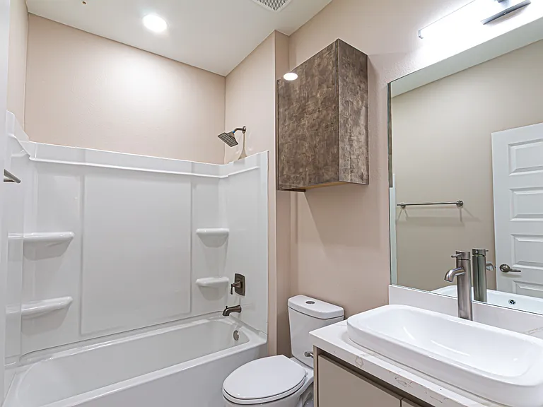 2704 W Bliss St — Photo 6