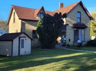 611 E Cook St, Portage, WI 53901