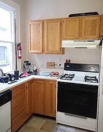 2nd image of 440 E 5th St