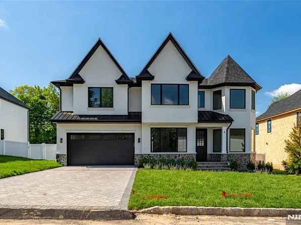 3 Wedgehill Ln, Montvale, NJ 07645