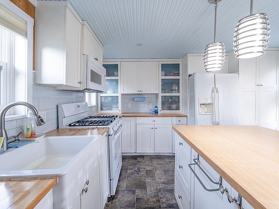 3rd image of 23080 Dyke Rd #12