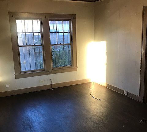 3rd image of 403 Coleman Ave
